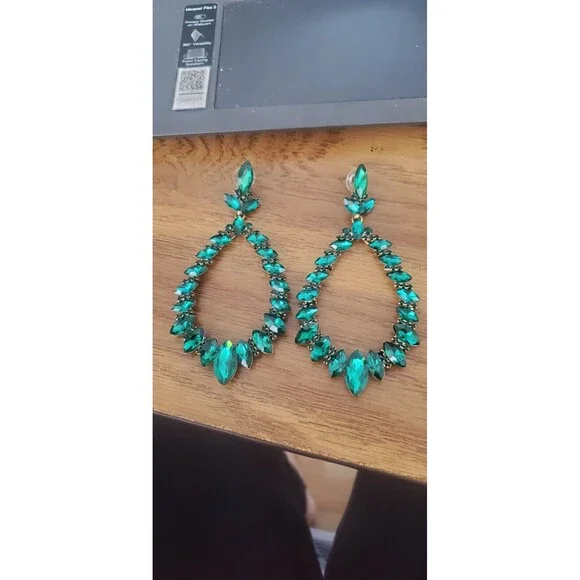 Natasha Couture Earrings Drop Gold Tone Emerald Green Crystals - Picture 4 of 4